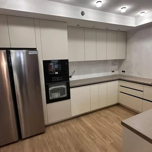 Кухня п-образная